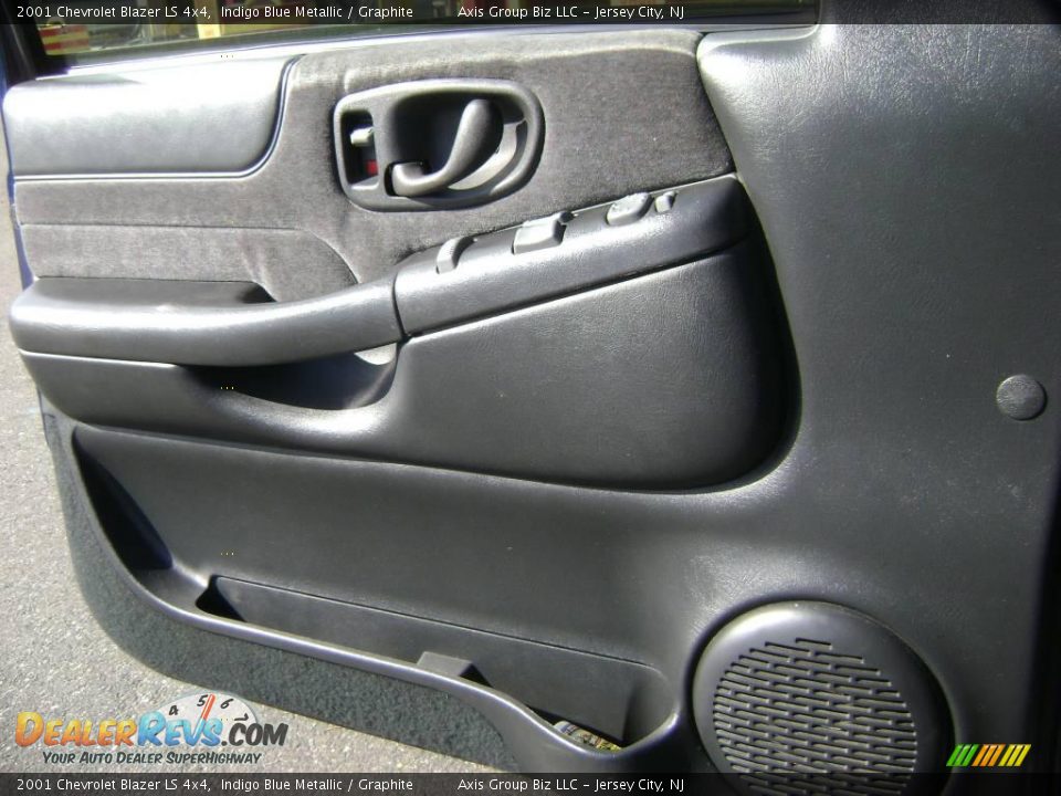 2001 Chevrolet Blazer LS 4x4 Indigo Blue Metallic / Graphite Photo #14