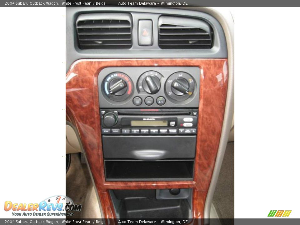 2004 Subaru Outback Wagon White Frost Pearl / Beige Photo #17