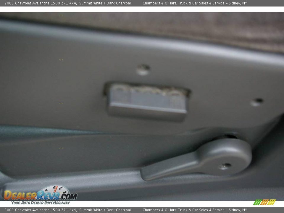 2003 Chevrolet Avalanche 1500 Z71 4x4 Summit White / Dark Charcoal Photo #4
