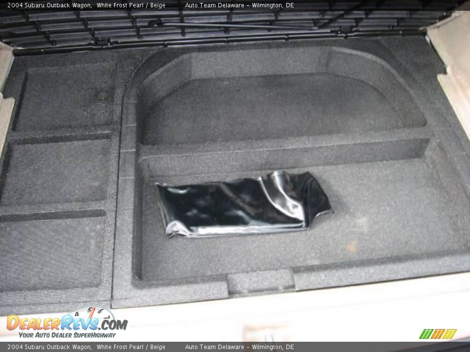 2004 Subaru Outback Wagon White Frost Pearl / Beige Photo #32