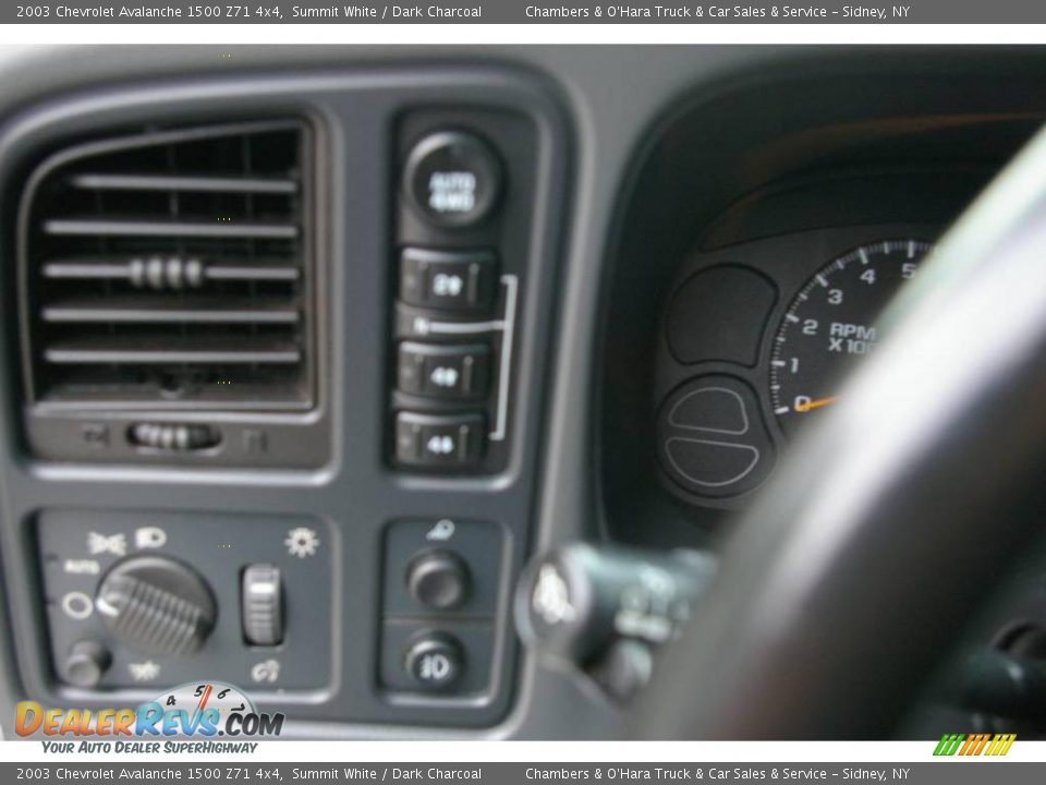 2003 Chevrolet Avalanche 1500 Z71 4x4 Summit White / Dark Charcoal Photo #7