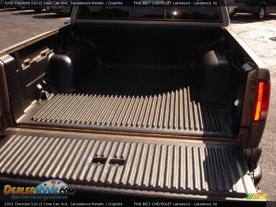 2003 Chevrolet S10 LS Crew Cab 4x4 Sandalwood Metallic / Graphite Photo #14