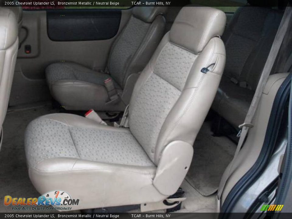 2005 Chevrolet Uplander LS Bronzemist Metallic / Neutral Beige Photo #10