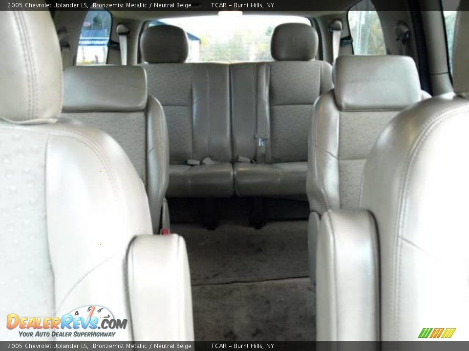 2005 Chevrolet Uplander LS Bronzemist Metallic / Neutral Beige Photo #11