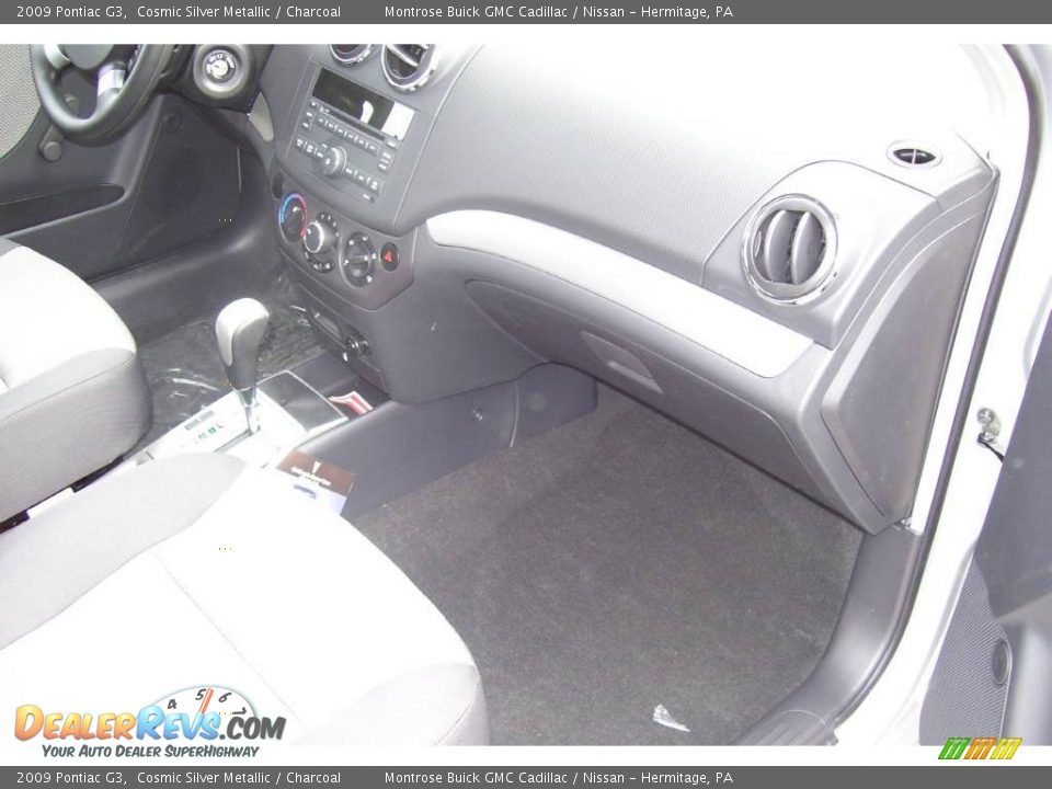 2009 Pontiac G3 Cosmic Silver Metallic / Charcoal Photo #7