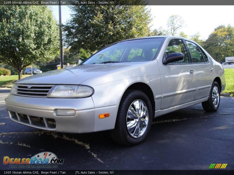1995 Nissan Altima GXE Beige Pearl / Tan Photo #1