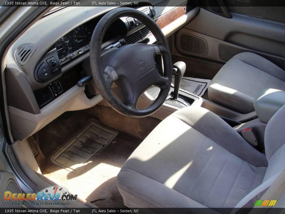 1995 Nissan Altima GXE Beige Pearl / Tan Photo #10