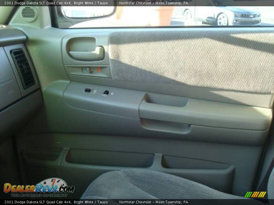 2001 Dodge Dakota SLT Quad Cab 4x4 Bright White / Taupe Photo #17