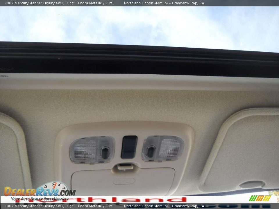2007 Mercury Mariner Luxury 4WD Light Tundra Metallic / Flint Photo #19