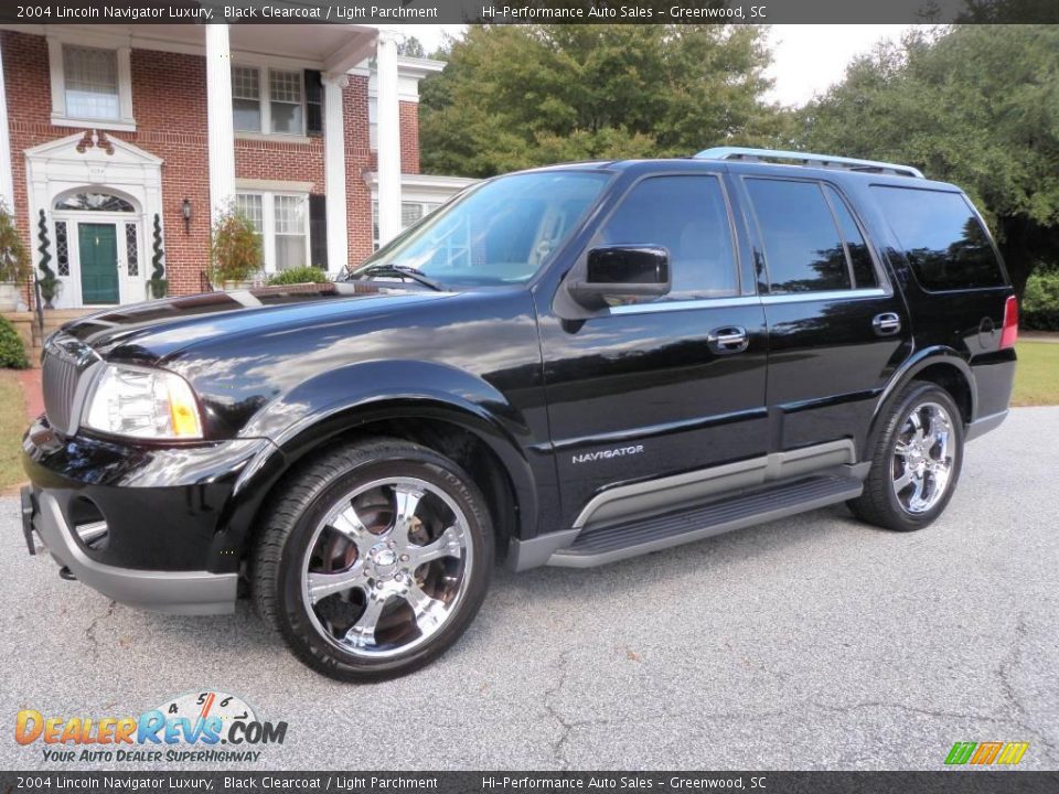 2004 Lincoln Navigator Luxury Black Clearcoat / Light Parchment Photo #2