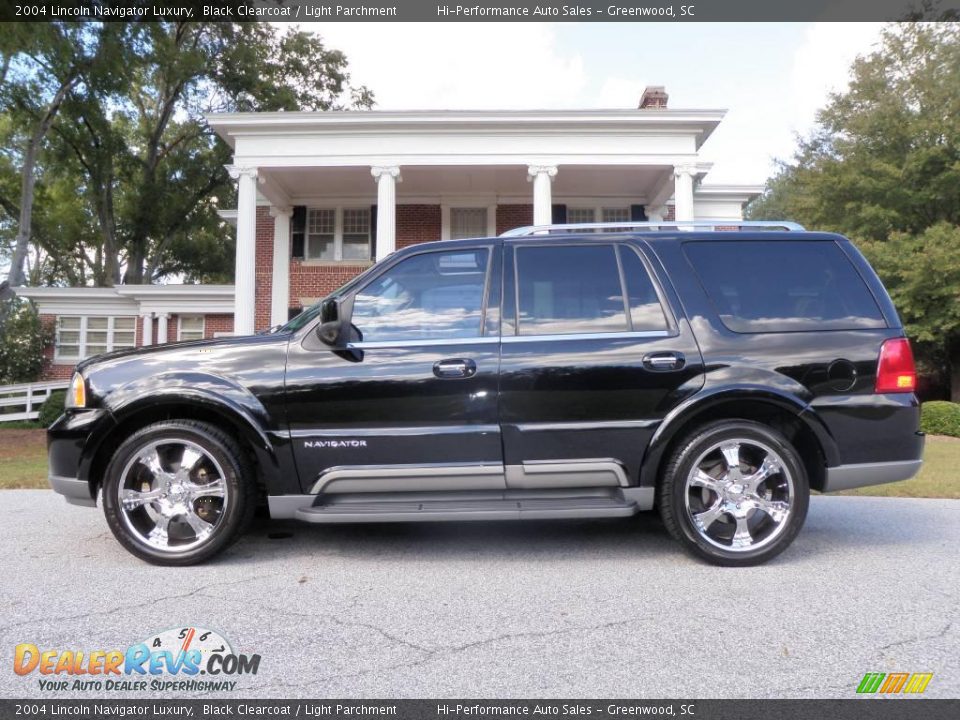 2004 Lincoln Navigator Luxury Black Clearcoat / Light Parchment Photo #3