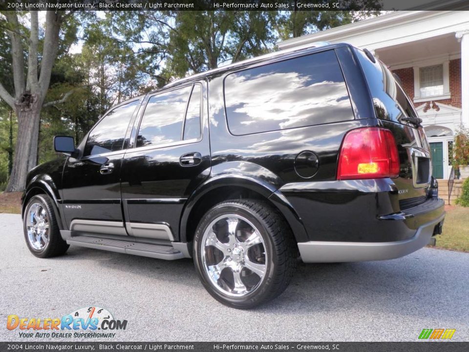 2004 Lincoln Navigator Luxury Black Clearcoat / Light Parchment Photo #4