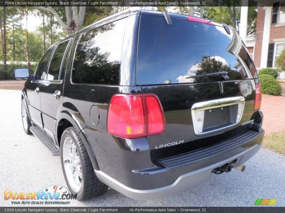 2004 Lincoln Navigator Luxury Black Clearcoat / Light Parchment Photo #5
