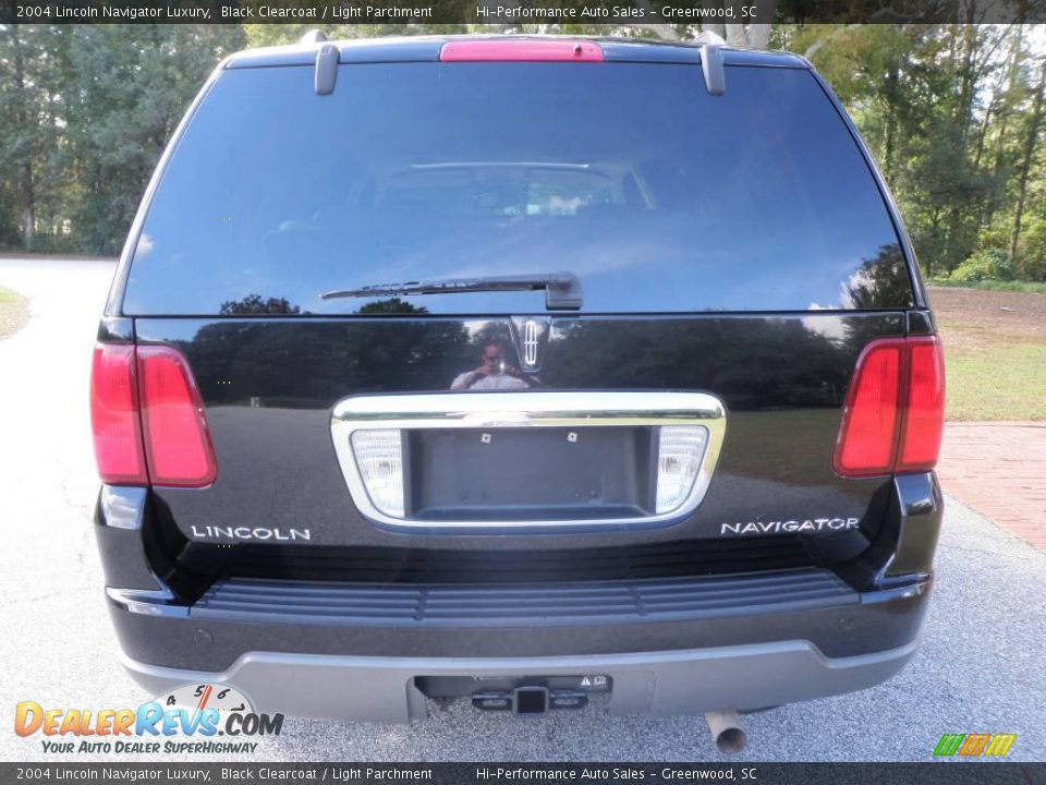 2004 Lincoln Navigator Luxury Black Clearcoat / Light Parchment Photo #6