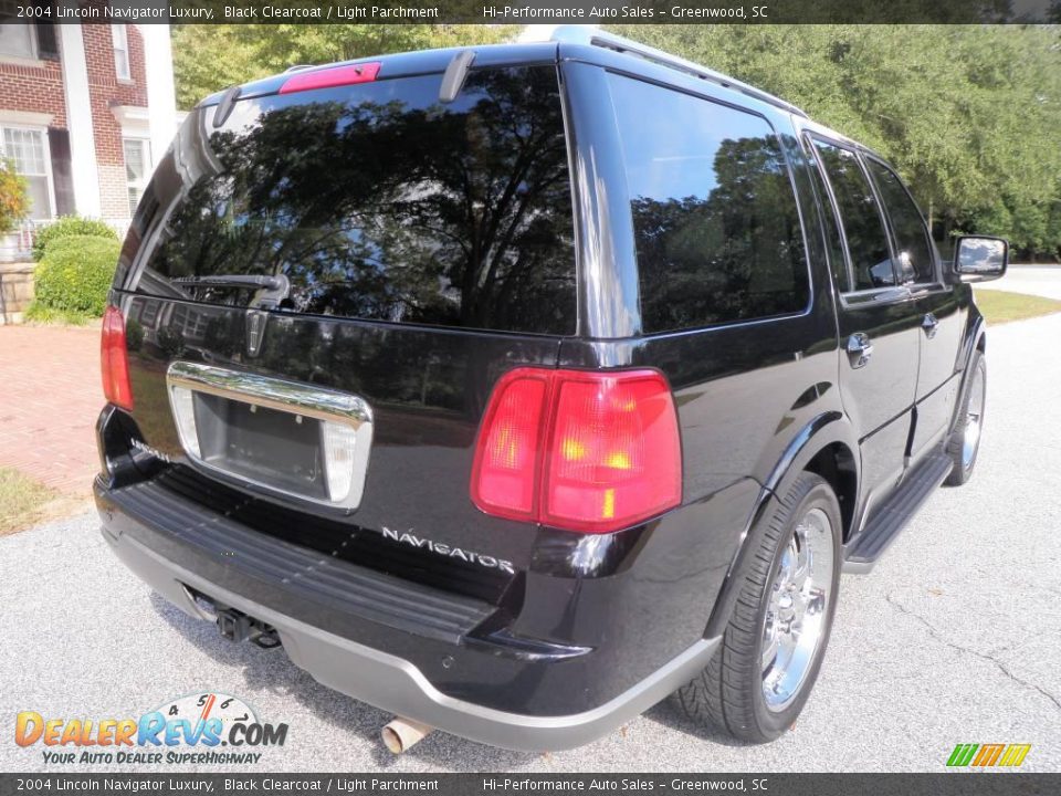 2004 Lincoln Navigator Luxury Black Clearcoat / Light Parchment Photo #7