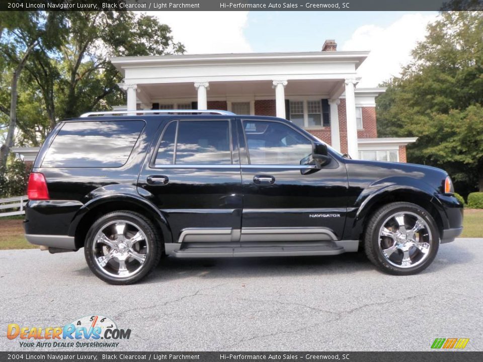 2004 Lincoln Navigator Luxury Black Clearcoat / Light Parchment Photo #9