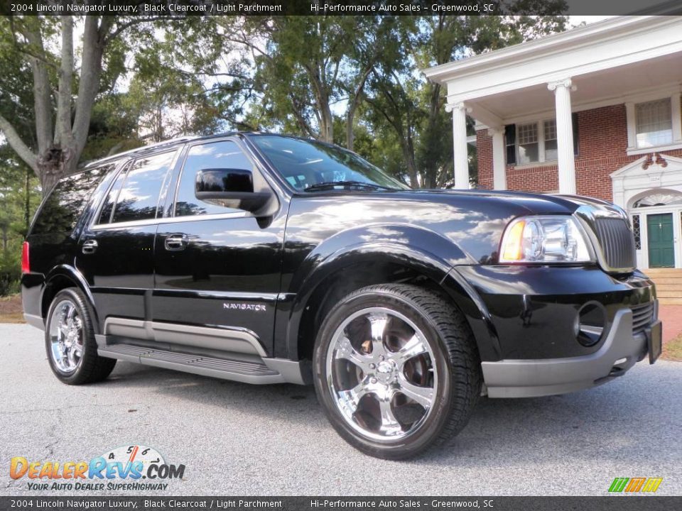 2004 Lincoln Navigator Luxury Black Clearcoat / Light Parchment Photo #10