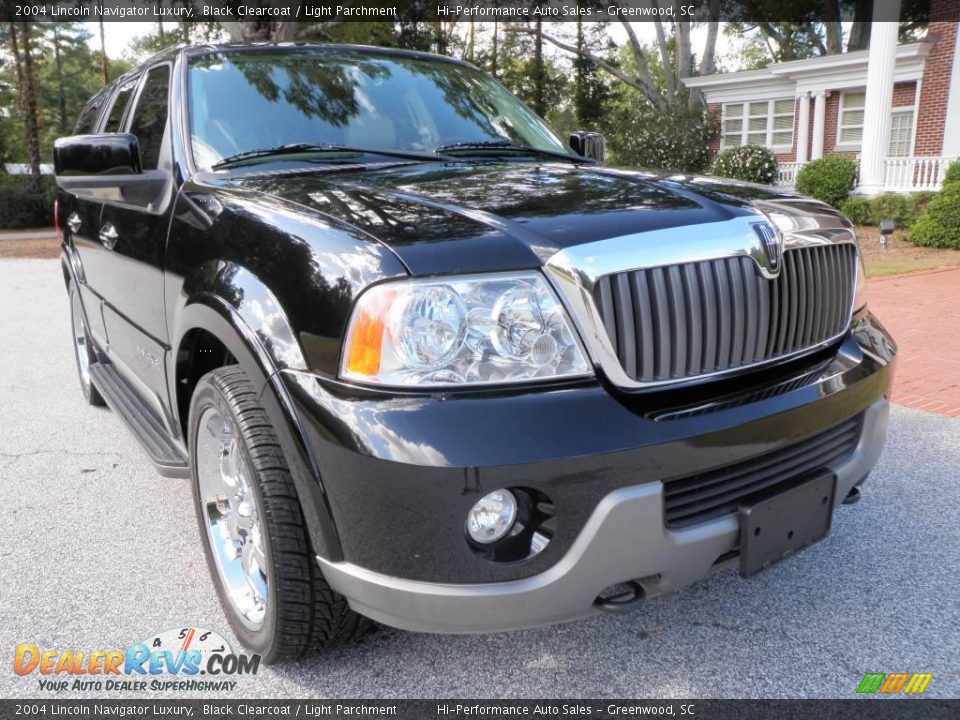 2004 Lincoln Navigator Luxury Black Clearcoat / Light Parchment Photo #11
