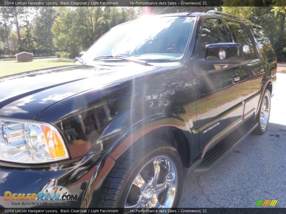 2004 Lincoln Navigator Luxury Black Clearcoat / Light Parchment Photo #14