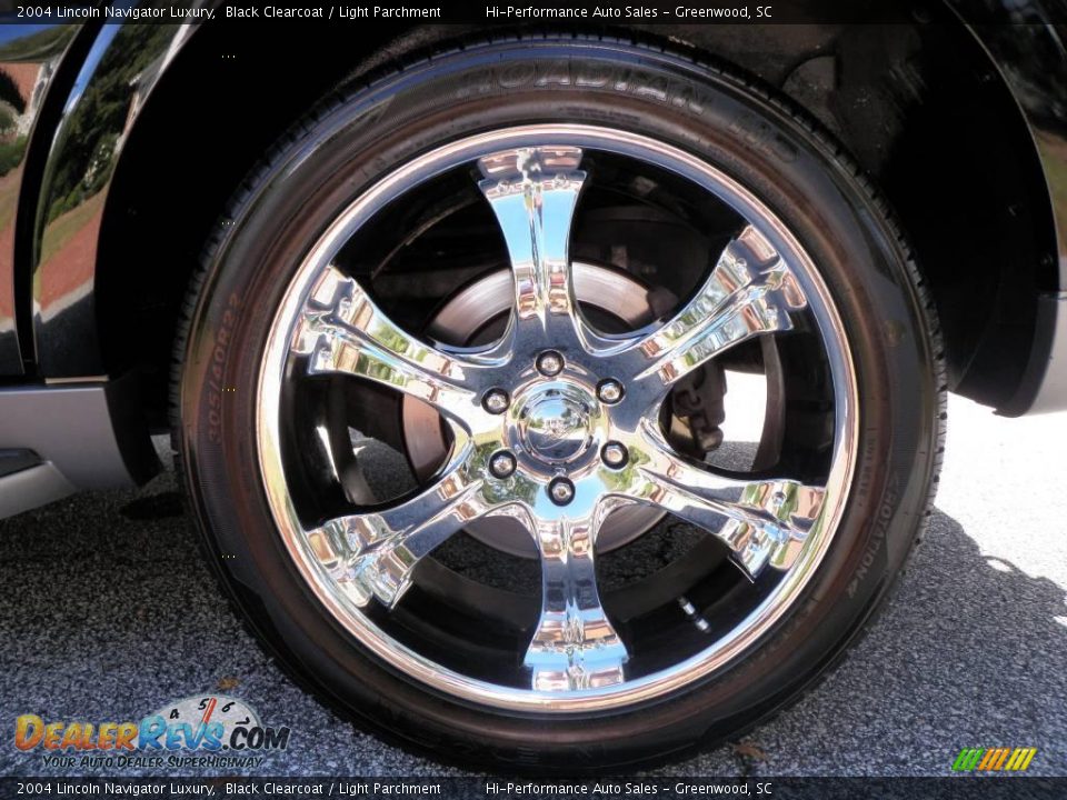 2004 Lincoln Navigator Luxury Black Clearcoat / Light Parchment Photo #18