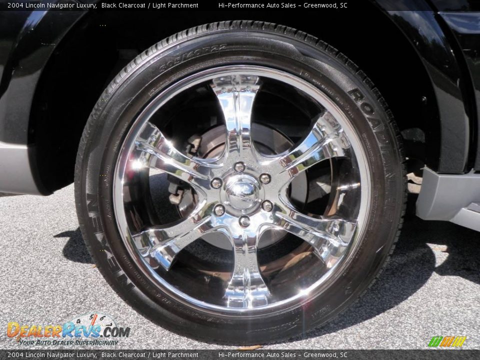 2004 Lincoln Navigator Luxury Black Clearcoat / Light Parchment Photo #19