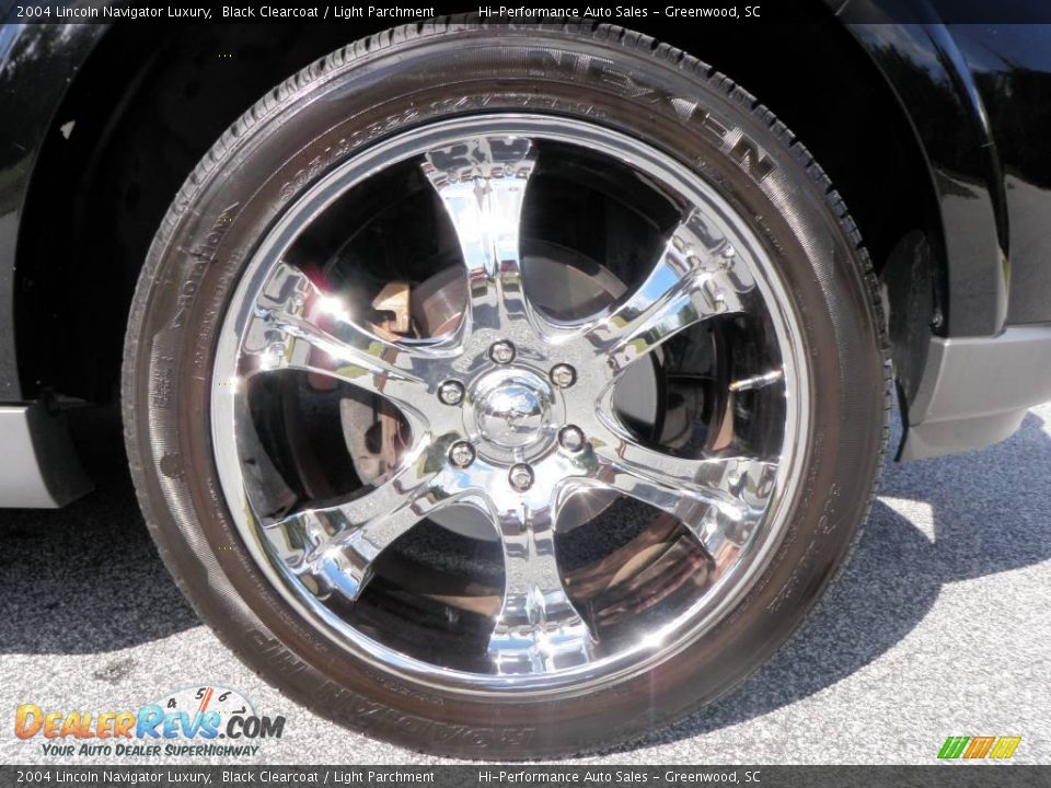 2004 Lincoln Navigator Luxury Black Clearcoat / Light Parchment Photo #20