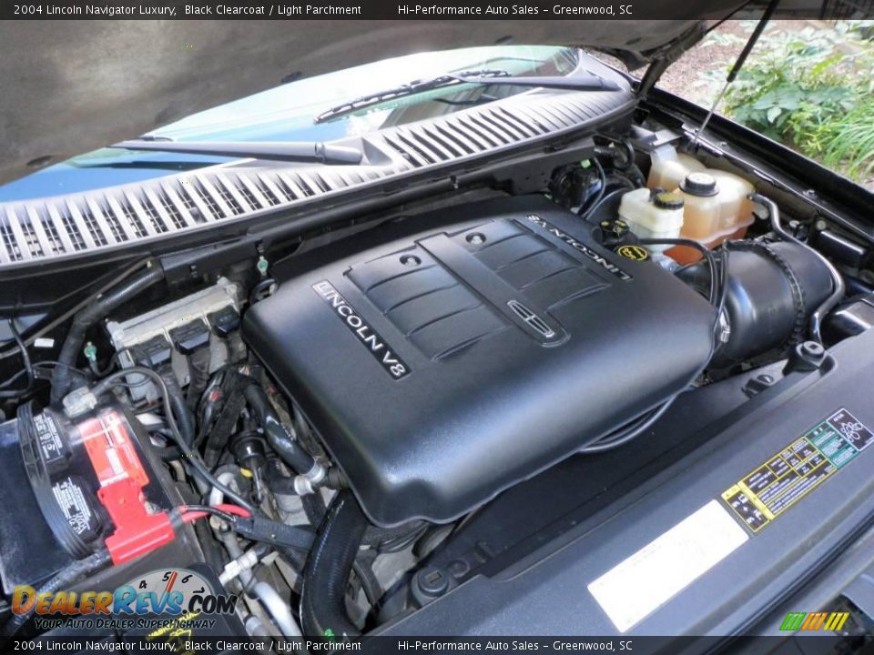 2004 Lincoln Navigator Luxury Black Clearcoat / Light Parchment Photo #22