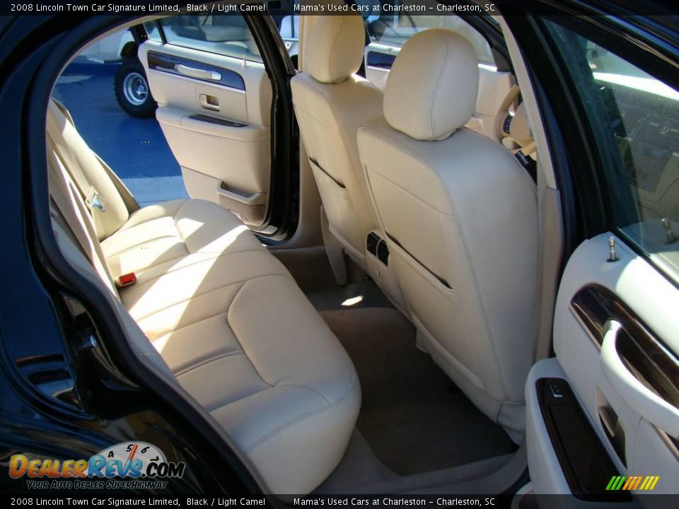 2008 Lincoln Town Car Signature Limited Black / Light Camel Photo #15