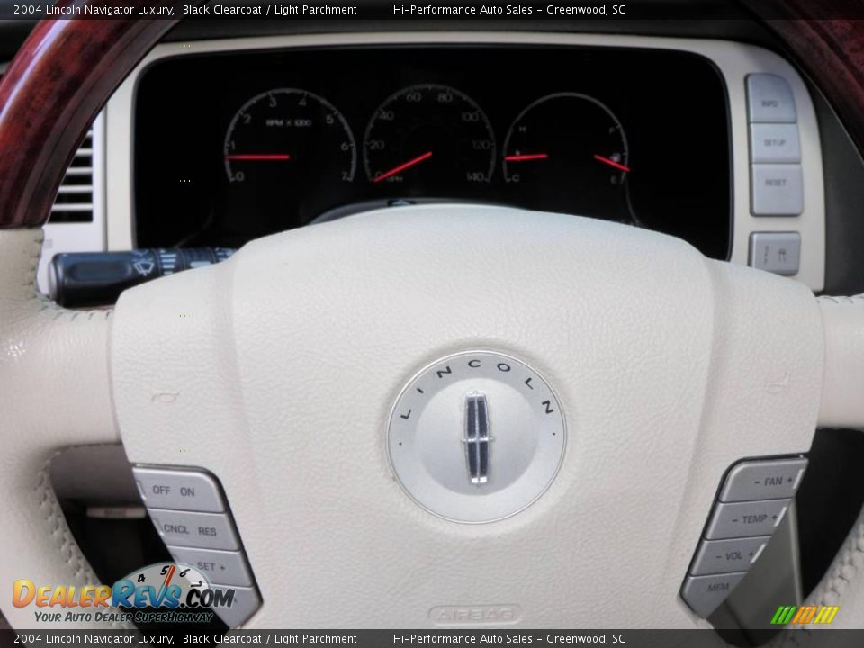 2004 Lincoln Navigator Luxury Black Clearcoat / Light Parchment Photo #26