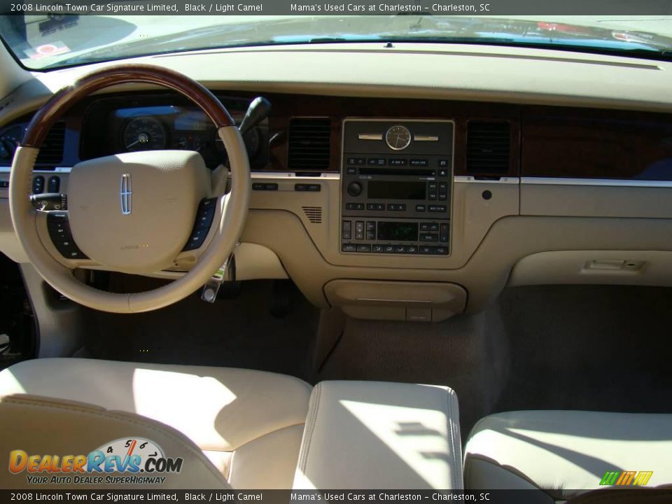 2008 Lincoln Town Car Signature Limited Black / Light Camel Photo #16