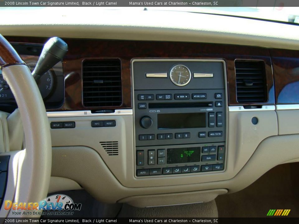 2008 Lincoln Town Car Signature Limited Black / Light Camel Photo #18