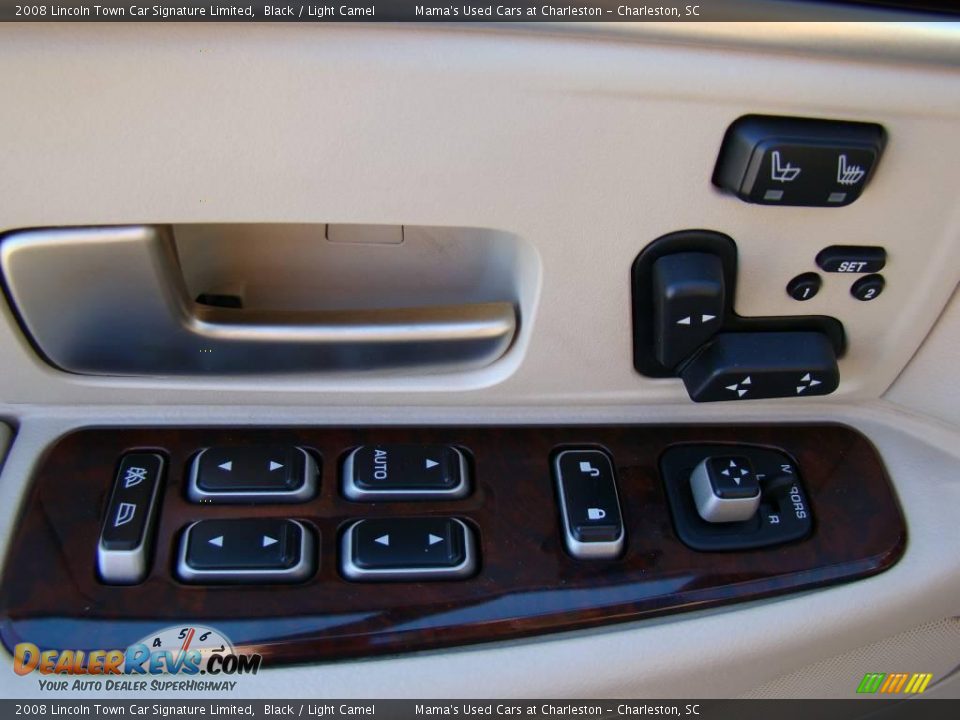 2008 Lincoln Town Car Signature Limited Black / Light Camel Photo #31
