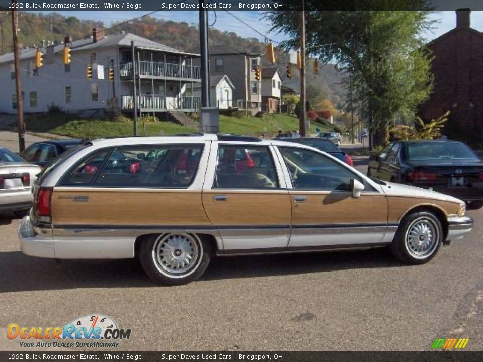 1992 Buick Roadmaster Estate White / Beige Photo #9
