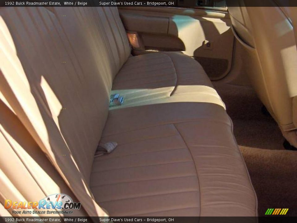 1992 Buick Roadmaster Estate White / Beige Photo #18