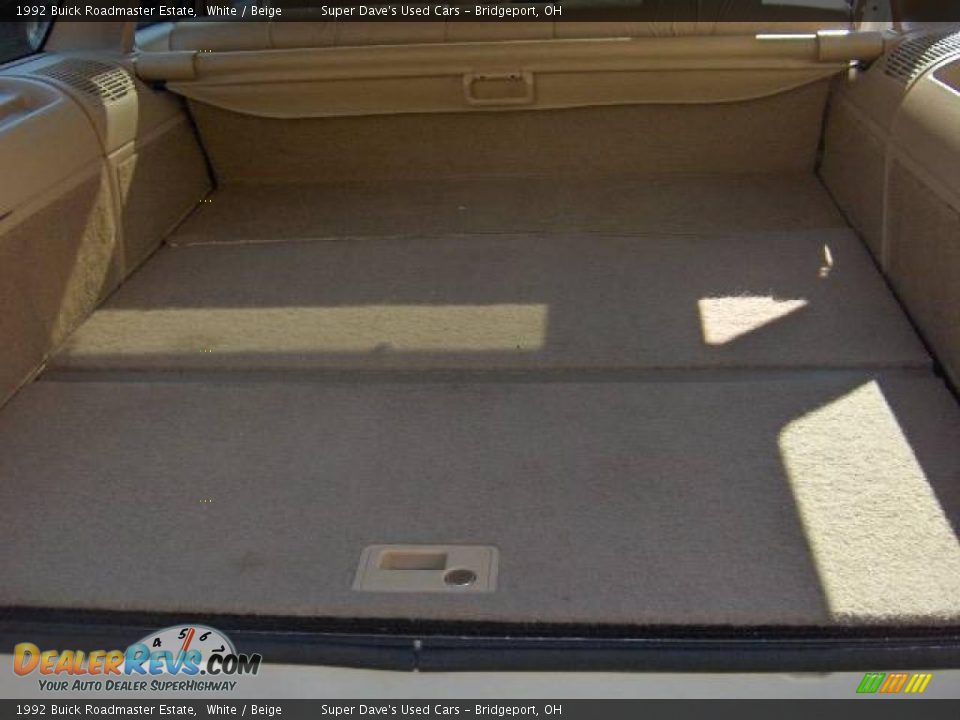 1992 Buick Roadmaster Estate White / Beige Photo #23