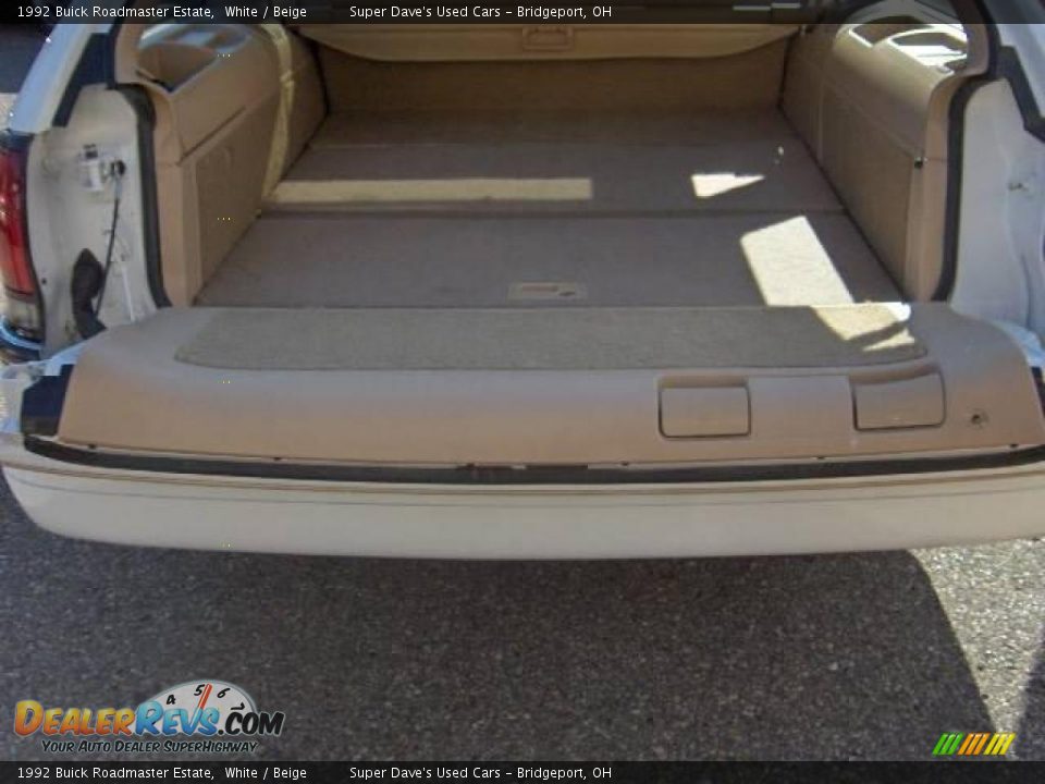 1992 Buick Roadmaster Estate White / Beige Photo #25