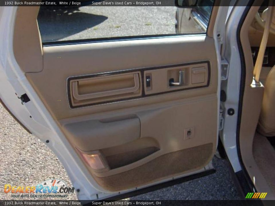 1992 Buick Roadmaster Estate White / Beige Photo #30