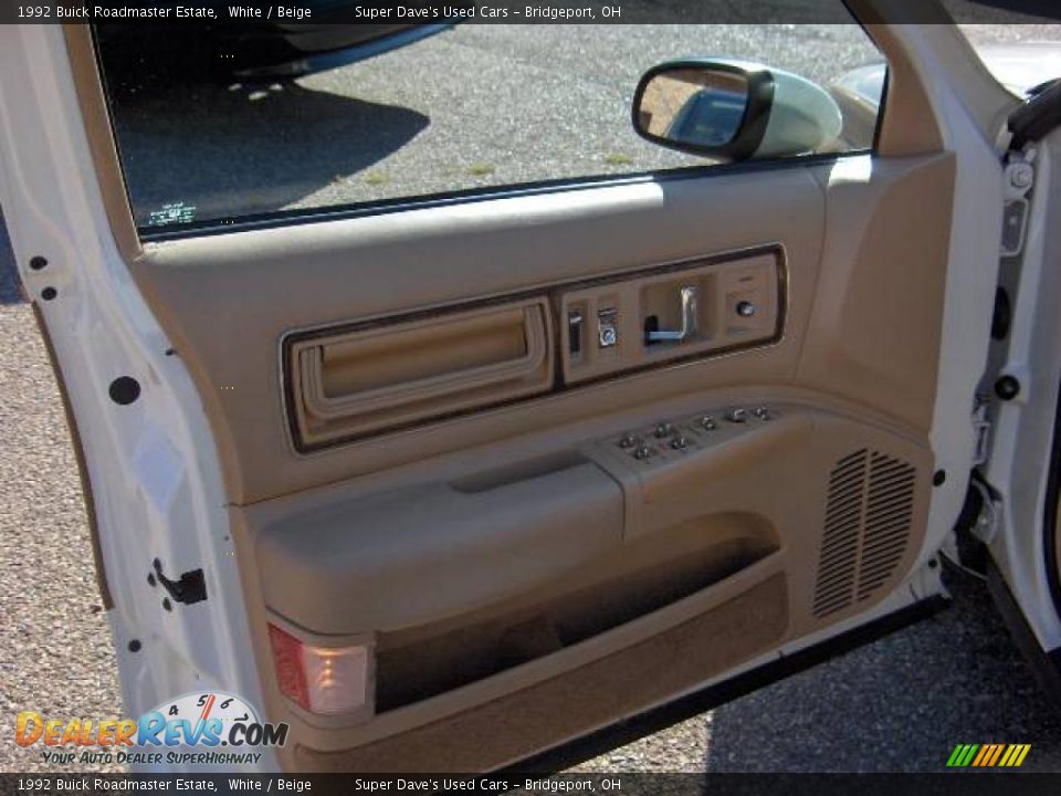 1992 Buick Roadmaster Estate White / Beige Photo #36