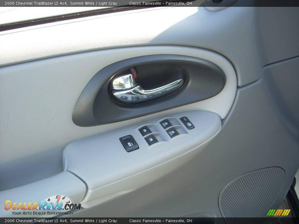 2006 Chevrolet TrailBlazer LS 4x4 Summit White / Light Gray Photo #10