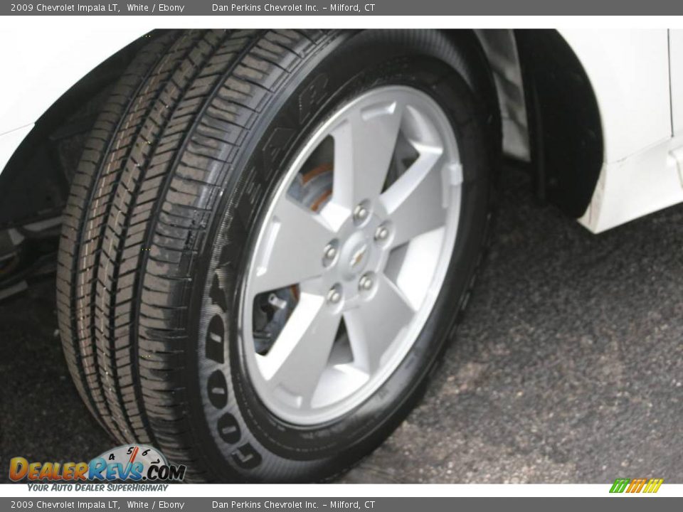 2009 Chevrolet Impala LT White / Ebony Photo #9