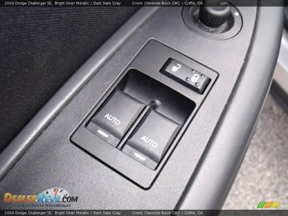 2009 Dodge Challenger SE Bright Silver Metallic / Dark Slate Gray Photo #11