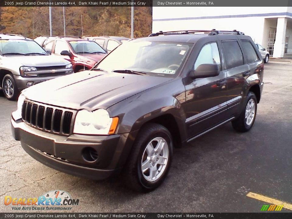 2005 Jeep Grand Cherokee Laredo 4x4 Dark Khaki Pearl / Medium Slate Gray Photo #1