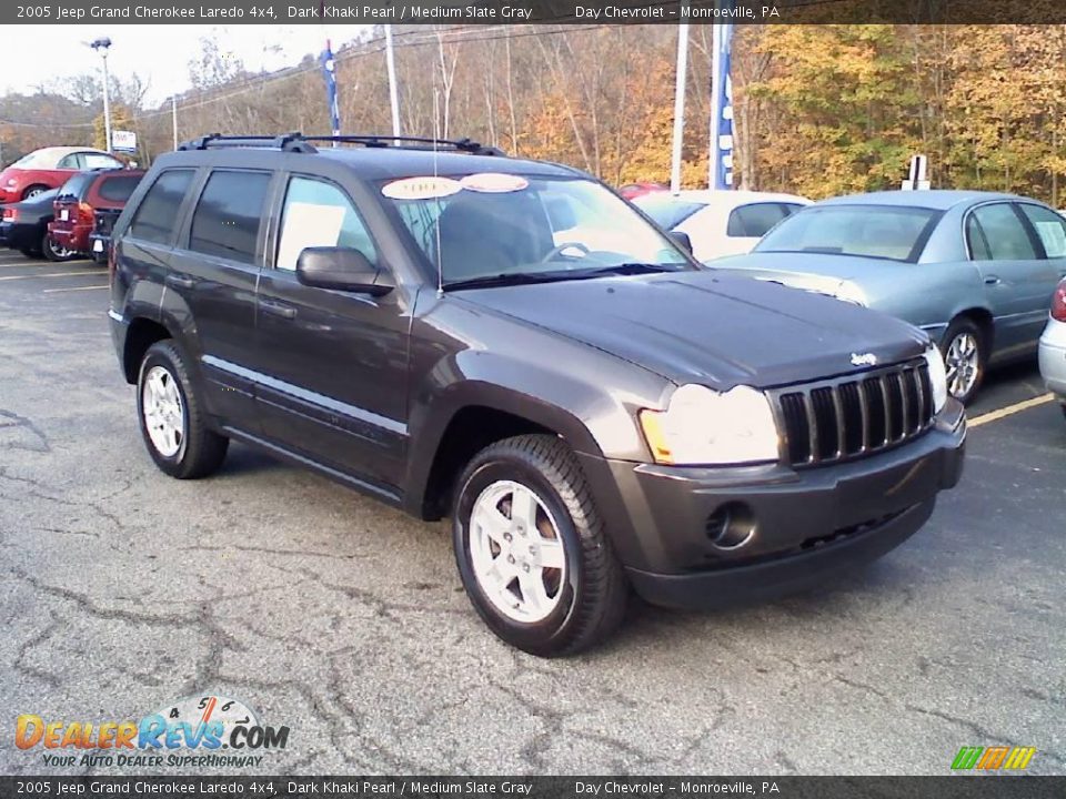2005 Jeep Grand Cherokee Laredo 4x4 Dark Khaki Pearl / Medium Slate Gray Photo #2