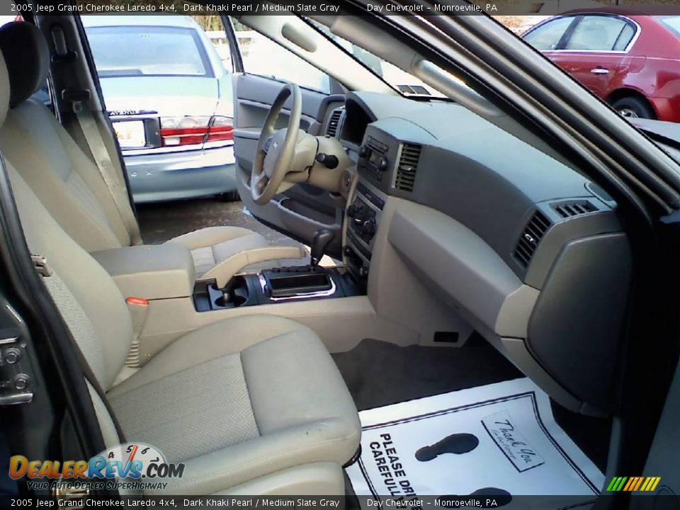 2005 Jeep Grand Cherokee Laredo 4x4 Dark Khaki Pearl / Medium Slate Gray Photo #9
