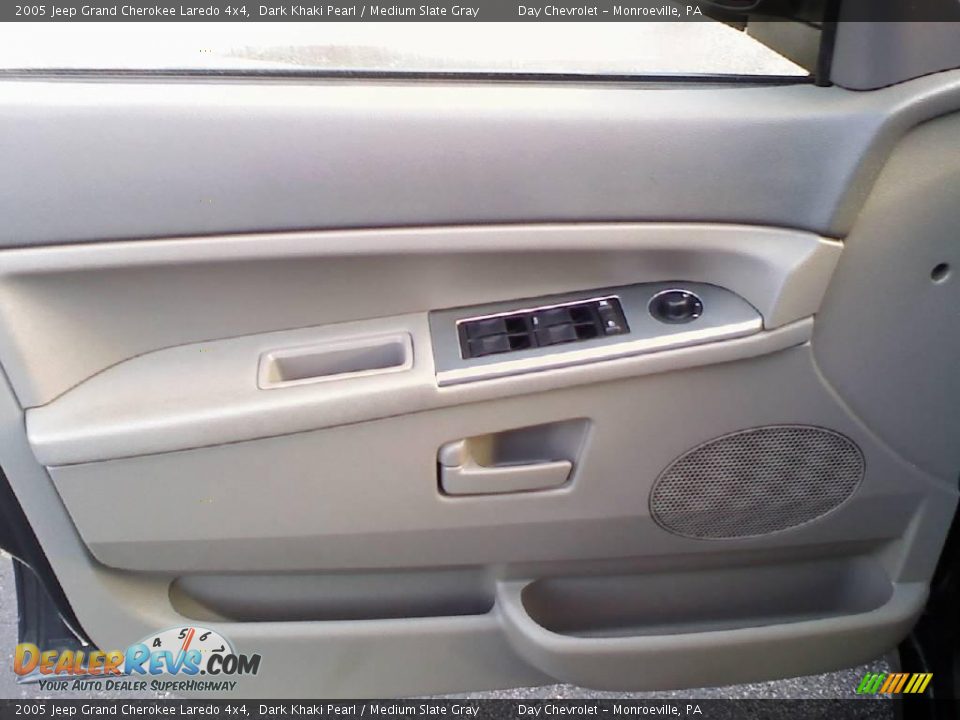 2005 Jeep Grand Cherokee Laredo 4x4 Dark Khaki Pearl / Medium Slate Gray Photo #12