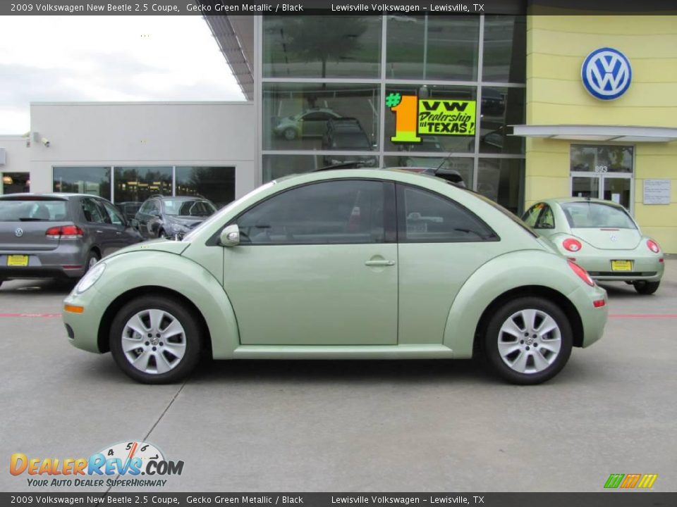 2009 Volkswagen New Beetle 2.5 Coupe Gecko Green Metallic / Black Photo #2
