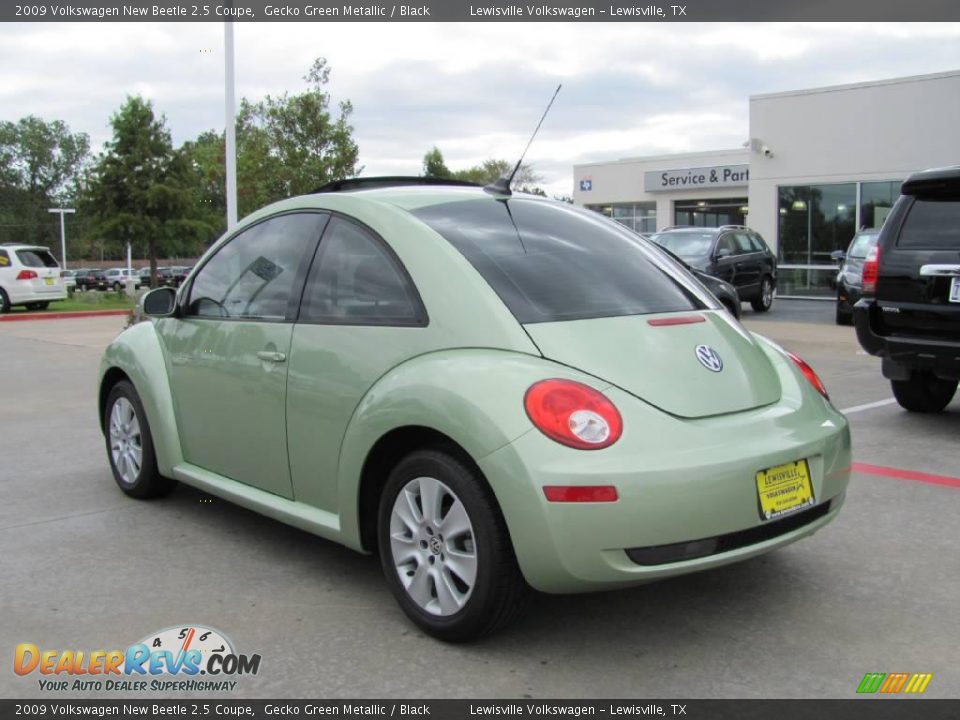 2009 Volkswagen New Beetle 2.5 Coupe Gecko Green Metallic / Black Photo #3