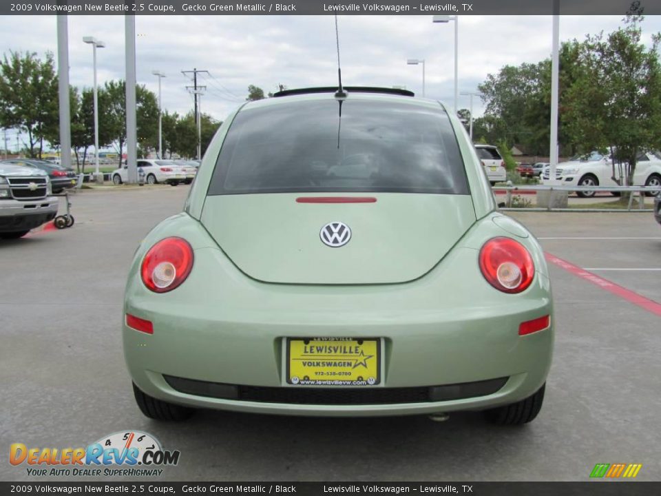 2009 Volkswagen New Beetle 2.5 Coupe Gecko Green Metallic / Black Photo #4