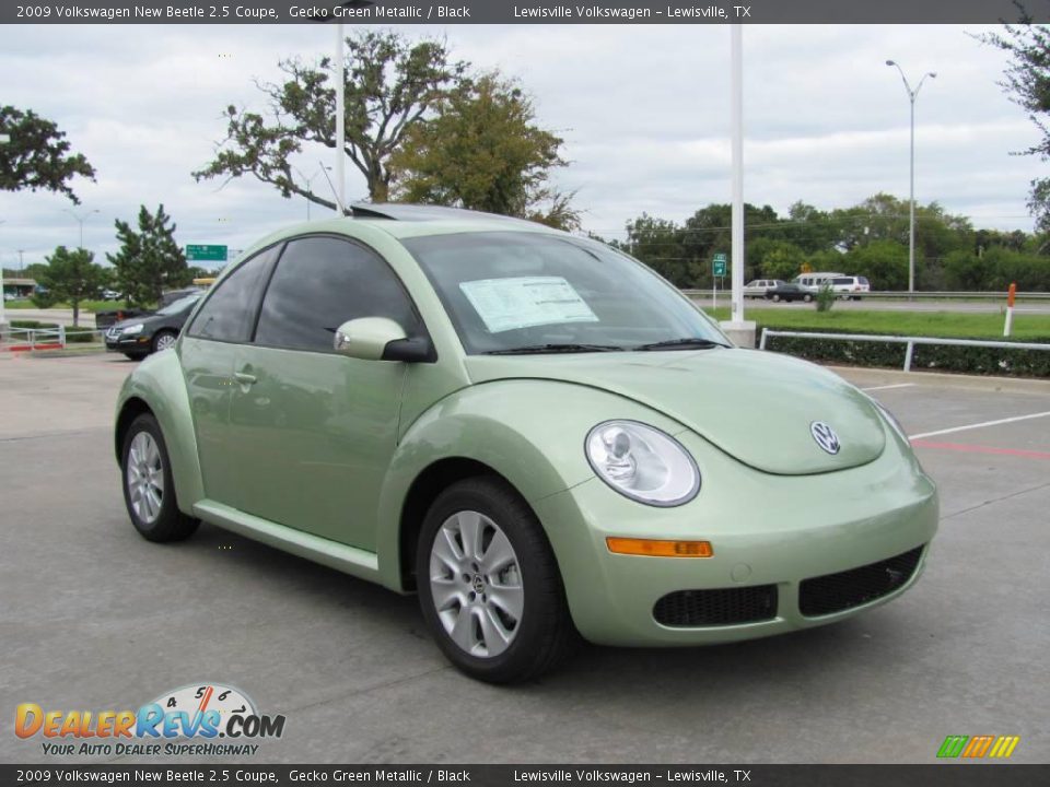 2009 Volkswagen New Beetle 2.5 Coupe Gecko Green Metallic / Black Photo #7