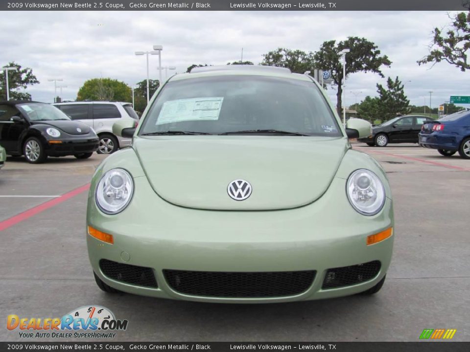 2009 Volkswagen New Beetle 2.5 Coupe Gecko Green Metallic / Black Photo #8
